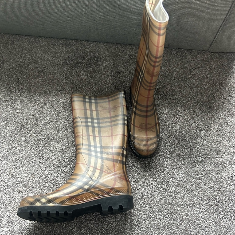 Burberry Beige Plaid Wellington Boots with Black Soles